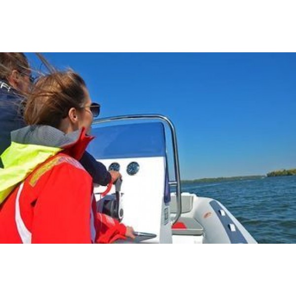 Крейсерский RIB Kolibri Gala Viking V580: стиль и мощь на воде