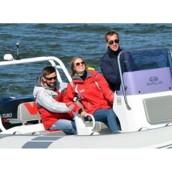 Крейсерский RIB Kolibri Gala Viking V580: стиль и мощь на воде