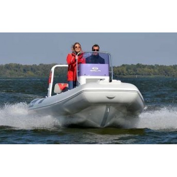 Крейсерский RIB Kolibri Gala Viking V580: стиль и мощь на воде