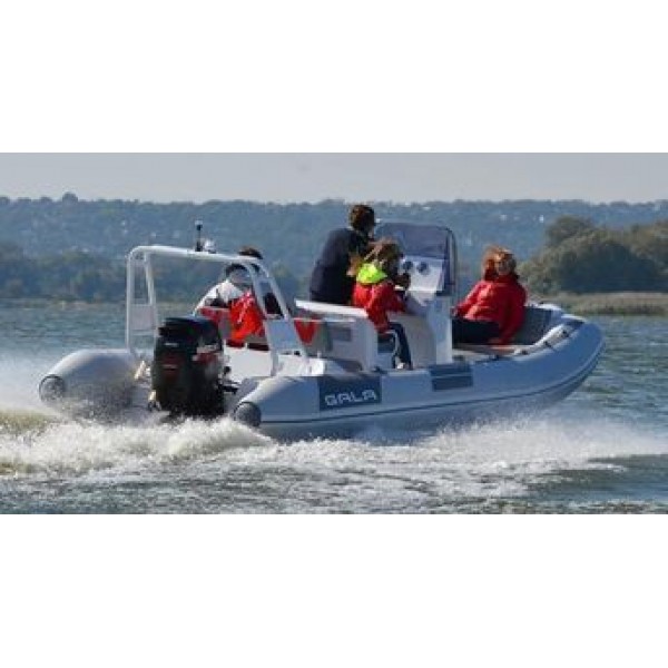 Крейсерский RIB Kolibri Gala Viking V580: стиль и мощь на воде