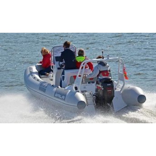 Крейсерский RIB Kolibri Gala Viking V580: стиль и мощь на воде