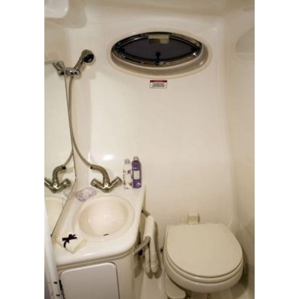 Пластиковый катер Sea Ray 255 Sundancer