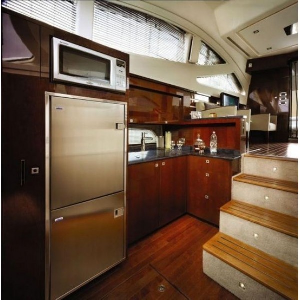 Моторная яхта Sea Ray 450 Sedan Bridge