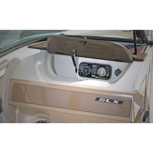 Пластиковый катер Sea Ray 210 SLX