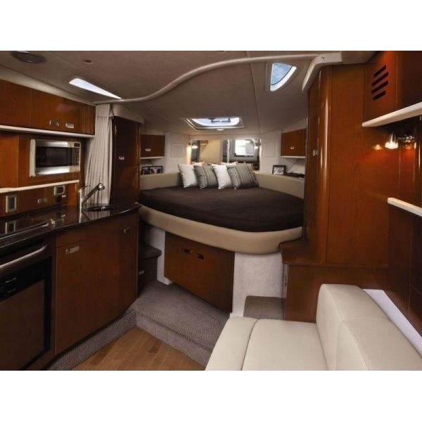 Пластиковый катер Sea Ray 330 Sundancer
