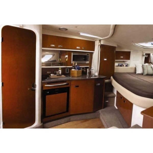 Пластиковый катер Sea Ray 330 Sundancer