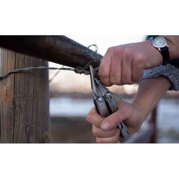 Мультитул Leatherman Free P4 832642